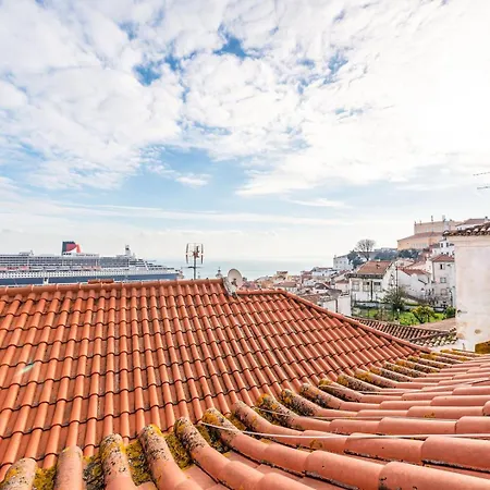 Guestready - A Charming Wooden Retreat Apartment Lisbon